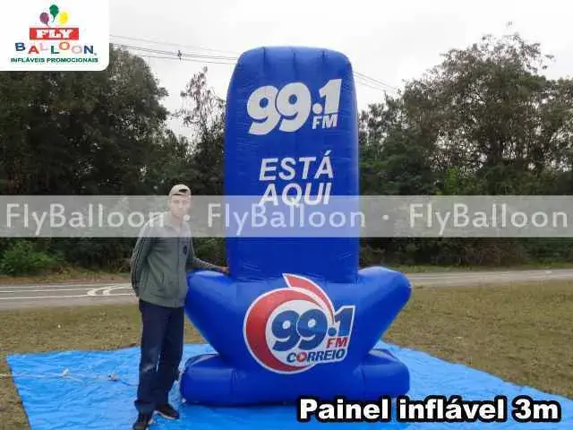 Painel seta gigante inflável promocional Rádio Correio 99 FM, 3 m